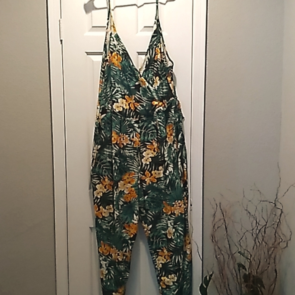 Spaghetti strapped multicolored romper